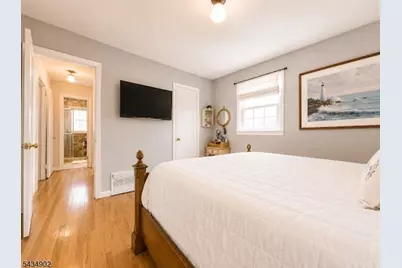 131 Long Hill Dr, Clifton, NJ 07013 - Photo 15