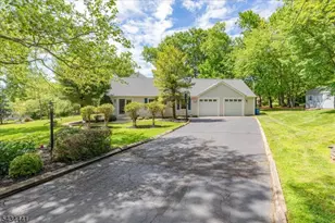 19 Heather Hill Way, Bridgewater, NJ 08807 - Photo 3