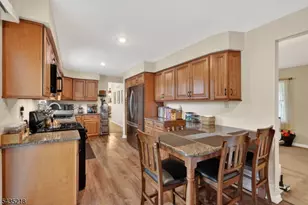 100 Coachman Dr, Florence Township, NJ 08505 - Photo 9