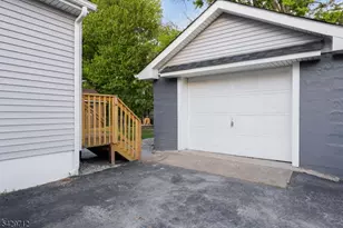 81 Hutchinson St, Clark Township, NJ 07066 - Photo 33