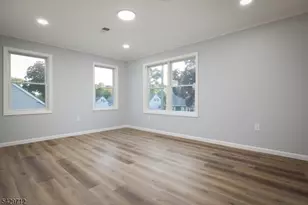81 Hutchinson St, Clark Township, NJ 07066 - Photo 23