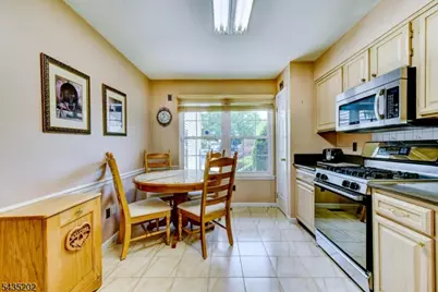 615 Revere Ct, Raritan Township, NJ 08822 - Photo 5