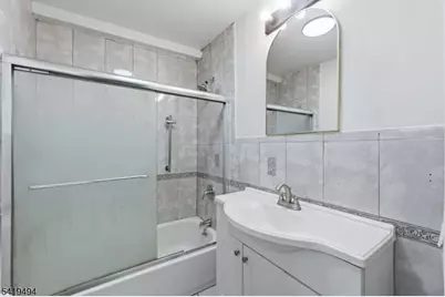 64 Willoughby St, Newark, NJ 07112 - Photo 17