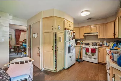 22 Marlton Dr, Wayne, NJ 07470 - Photo 9