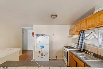 322 E Jersey St, Elizabeth, NJ 07206 - Photo 5