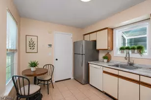 152 Picadilly Pl, Franklin Township, NJ 08873 - Photo 5