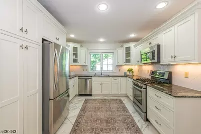 39 Essex Ave, Montclair, NJ 07042 - Photo 15