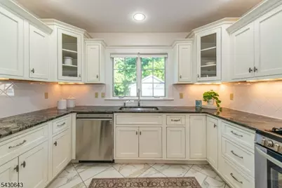 39 Essex Ave, Montclair, NJ 07042 - Photo 13