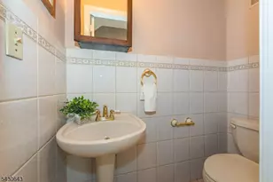 39 Essex Ave, Montclair, NJ 07042 - Photo 23