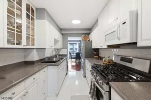 31 Chelsea Way, Bridgewater, NJ 08807 - Photo 9