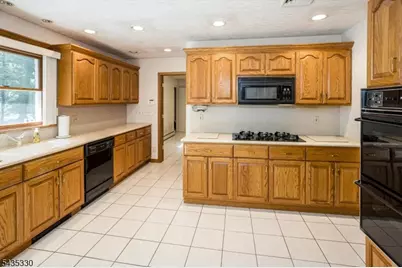 16 Feldstone Pl, West Caldwell, NJ 07006 - Photo 11