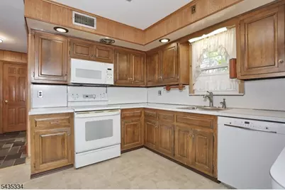 200 Watchung Dr, Hawthorne, NJ 07506 - Photo 11