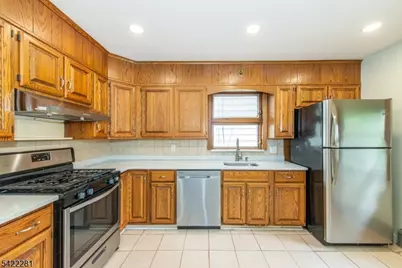 10 Walnut Pkwy, Montclair, NJ 07042 - Photo 19