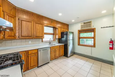 10 Walnut Pkwy, Montclair, NJ 07042 - Photo 21