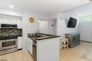 78 Sage Ct, Bedminster Township, NJ 07921 - Photo 9