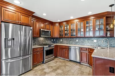 10 Briarwood Dr, Franklin Township, NJ 08873 - Photo 3