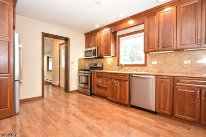 8 Royal Ave, Hawthorne, NJ 07506 - Photo 7