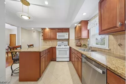 562 Valley Rd, Clifton, NJ 07013 - Photo 15