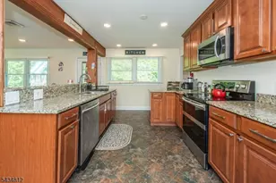 11 Hunters Ln, Sparta Township, NJ 07871 - Photo 5