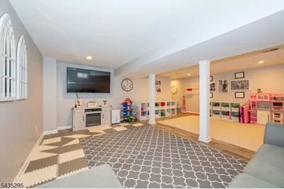 136 Redwood Ave, Wayne, NJ 07470 - Photo 31