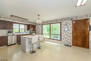 319 Winifred Dr, Totowa, NJ 07512 - Photo 3