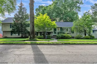 31 Monhegan Ave, Wayne Twp., NJ 07470 - Photo 3