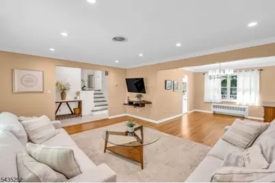 31 Monhegan Ave, Wayne Twp., NJ 07470 - Photo 19
