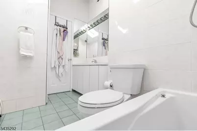 31 Monhegan Ave, Wayne Twp., NJ 07470 - Photo 33