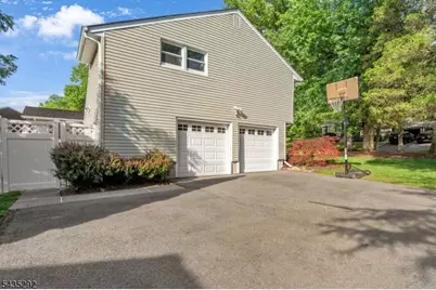 31 Monhegan Ave, Wayne Twp., NJ 07470 - Photo 5