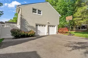 31 Monhegan Ave, Wayne Twp., NJ 07470 - Photo 5
