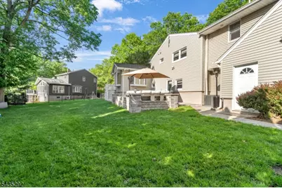 31 Monhegan Ave, Wayne Twp., NJ 07470 - Photo 9