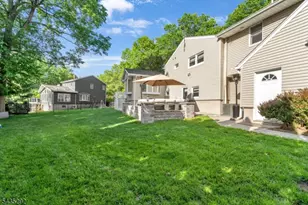 31 Monhegan Ave, Wayne Twp., NJ 07470 - Photo 9