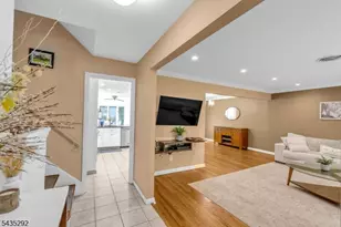 31 Monhegan Ave, Wayne Twp., NJ 07470 - Photo 21