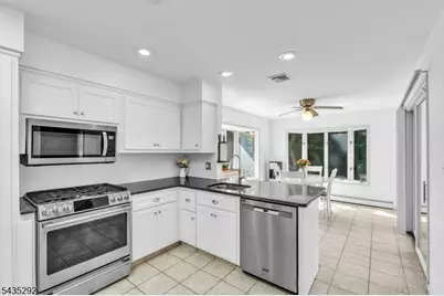 31 Monhegan Ave, Wayne Twp., NJ 07470 - Photo 17