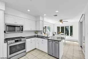 31 Monhegan Ave, Wayne Twp., NJ 07470 - Photo 17