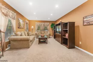 34 Pond Ridge Dr, Clinton, NJ 08809 - Photo 9