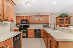 34 Pond Ridge Dr, Clinton, NJ 08809 - Photo 13