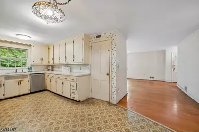 137 Beekman Rd, Summit, NJ 07901 - Photo 13