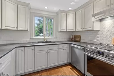 8 Normandie Pl, Cranford Township, NJ 07016 - Photo 9