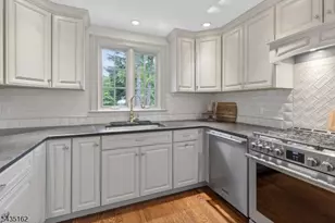 8 Normandie Pl, Cranford Township, NJ 07016 - Photo 9