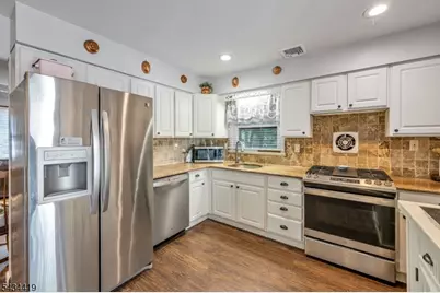 15 Canterbury Rd, Ringwood, NJ 07456 - Photo 7