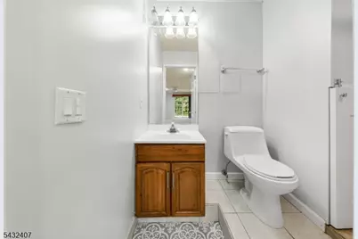 33 E Burgess Dr, Piscataway Township, NJ 08854 - Photo 35