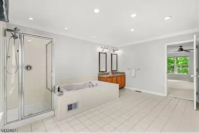 33 E Burgess Dr, Piscataway Township, NJ 08854 - Photo 23