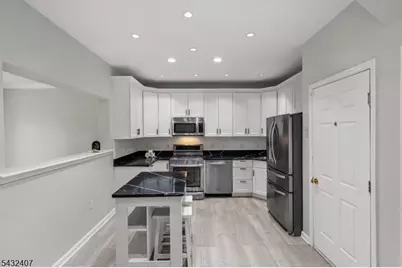 33 E Burgess Dr, Piscataway Township, NJ 08854 - Photo 9