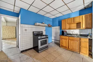 366 7th Ave W, Newark, NJ 07107 - Photo 9