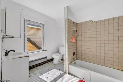 366 7th Ave W, Newark, NJ 07107 - Photo 39