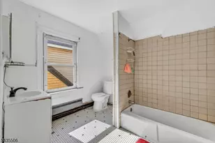 366 7th Ave W, Newark, NJ 07107 - Photo 39