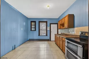 366 7th Ave W, Newark, NJ 07107 - Photo 23