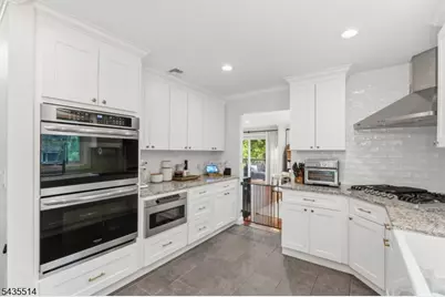 25 Fells Manor Rd, Caldwell, NJ 07006 - Photo 13