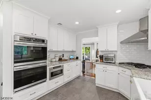 25 Fells Manor Rd, Caldwell, NJ 07006 - Photo 13
